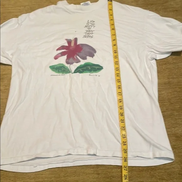 Vintage cotton Hanes T-Shirt with Graphic Text and flower - Picture 6 of 8